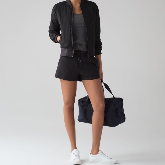 Lululemon On The Fly Short in Black Size 8 - Picture 3 of 8